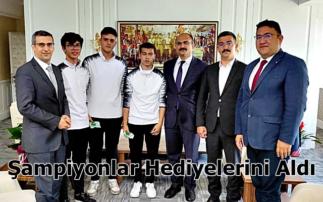 Şampiyonlar Hediyelerini Aldı