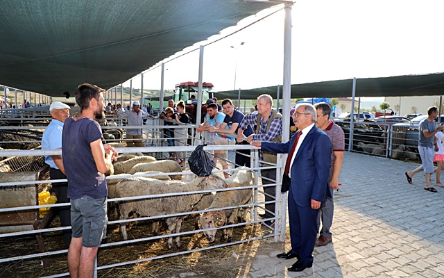 Başkan Özacar’dan Kurban Pazarına Ziyaret