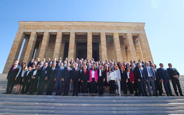 CHP’den Anıtkabir Ziyareti