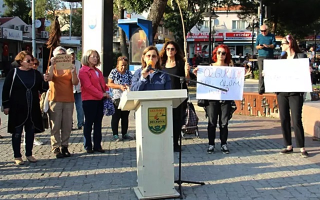 Gelibolulu Kadınlardan “Mahsa Amini” Basın Açıklaması