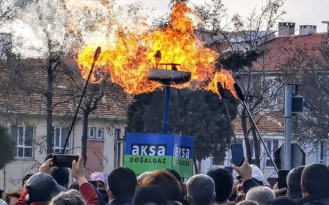 AK Parti İlçe Başkanlığı’ndan Doğal Gaz Paylaşımı