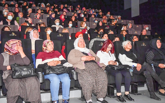 Tarsuslu Kadınların İlk Sinema Deneyimleri