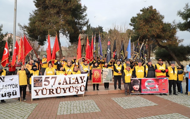 57. Alay Şehitleriyle Kucaklaşıyor