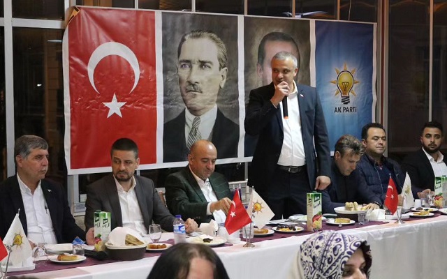 AK Partililer İftar Yemeğinde Buluştu