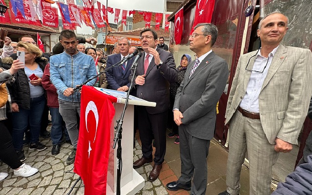 Demokrasi Mücadelesinde Bize Katılın