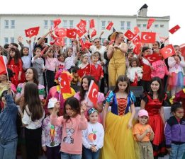 Çocuk Şenliği’nde Doyasıya Eğlendiler