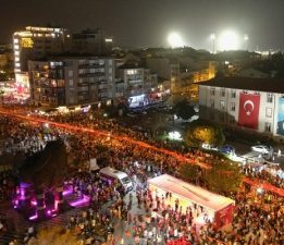 2023 Metrelik Türk Bayrağı İle Fener Alayı