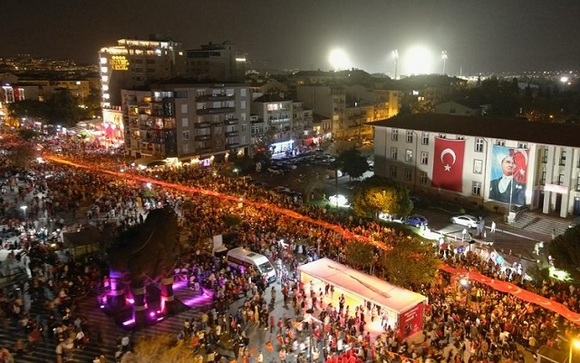 2023 Metrelik Türk Bayrağı İle Fener Alayı