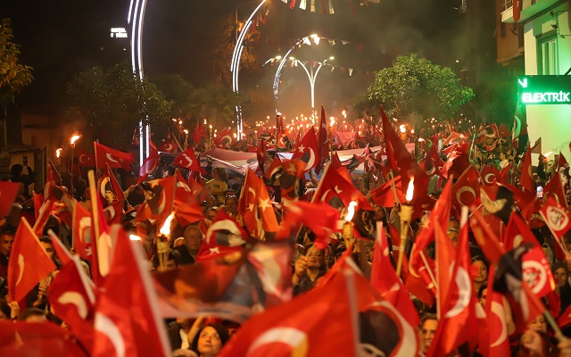 Cumhuriyetin 100. Yılında Fener Alayı ve Kalben Konseri