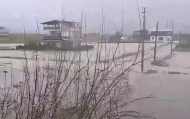 Umurbey Sahilinde Vatandaşlar Mahsur Kaldı