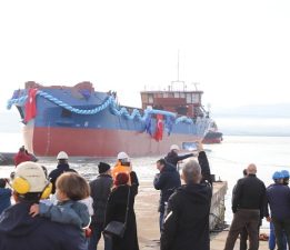 Gelibolu Tersanesi’nde Yapılan Gemi Yüzdürüldü