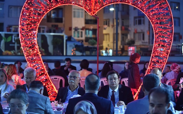 Kadir Gecesi’nde İftar Sofrası Kuruldu