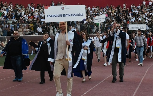 ÇOMÜ Mezuniyet Töreninde Coşku Büyüktü