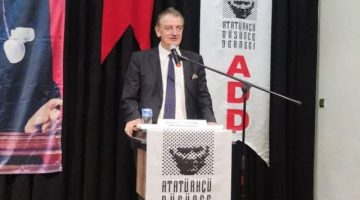 Gelibolu’da “Yeniden Atatürk Cumhuriyeti” Konferansı Düzenlendi