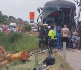 Ezine’de Trafik Kazası: 8 Ölü Çok Sayıda Yaralı Var