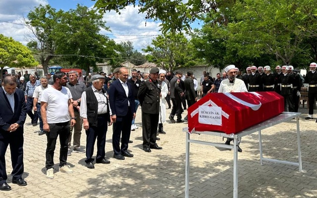 Vefat Eden Kıbrıs Gazisi Toprağa Verildi