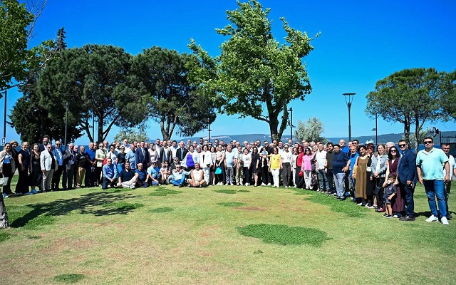 CHP Çanakkale Örgütü Bayramda Halkla Kucaklaştı