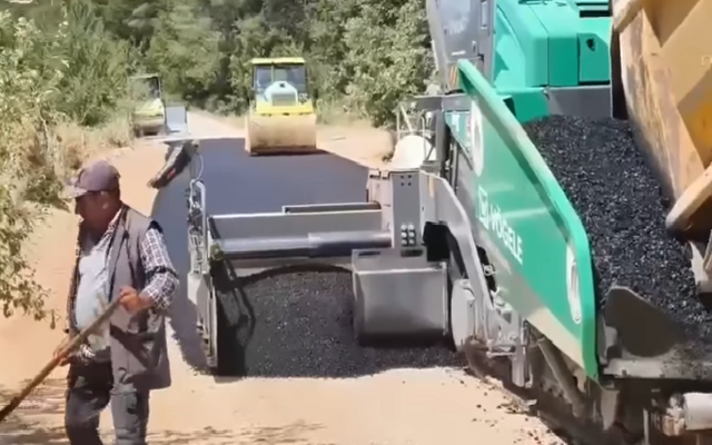 İl Özel İdare Köy Yollarını Asfaltlıyor