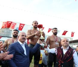 Tarihi Çardak Yağlı Pehlivan Güreşleri Yapıldı