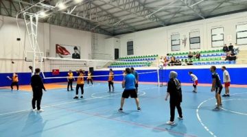 Öğretmenler Günü Coşkusu Voleybol Sahasına Taşındı