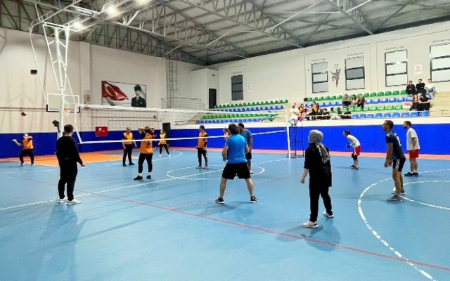 Öğretmenler Günü Coşkusu Voleybol Sahasına Taşındı