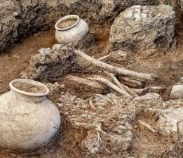 Çayönü Tepesi’nde 8 Mezar Gün Yüzüne Çıkarıldı
