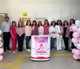 Farkındalık İçin Pembe Kurdeleler Takıldı