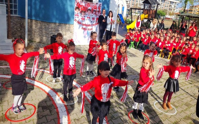 Gelibolu’da Cumhuriyet Coşkusu Okullarda Yaşandı
