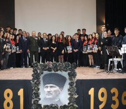 Gelibolu’da 10 Kasım Atatürk’ü Anma Programı Büyük İlgi Gördü