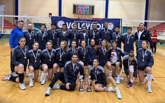 ÇOMÜ Voleybol Takımlarından Büyük Başarı