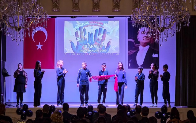 Evreşe’de “10 Aralık Dünya İnsan Hakları Günü” Kutlandı