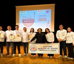 Gelibolu’nun Genç Şefleri İstanbul’dan Madalya İle Döndüler