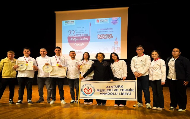 Gelibolu’nun Genç Şefleri İstanbul’dan Madalya İle Döndüler