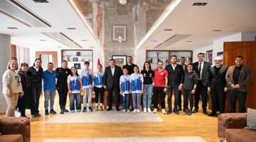 Çanakkale’nin Altın Kulaçlarına Başkan Erkek’ten Tebrik