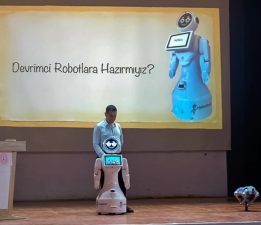 Dijital Gelecek Masaya Yatırıldı: “Devrimci Robotlara Hazır mıyız?”