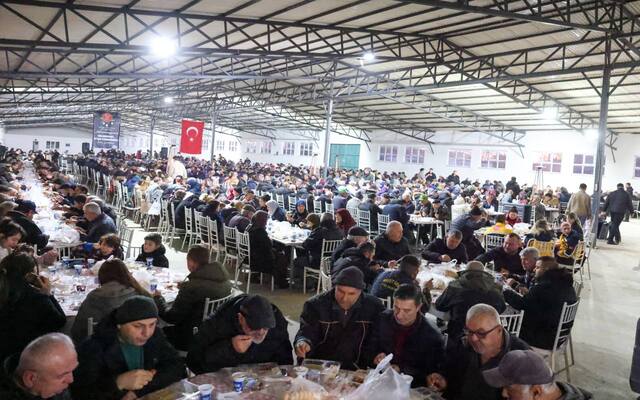 Evreşe’de Birlik Sofrası: Vali Toraman Vatandaşlarla İftar Açtı