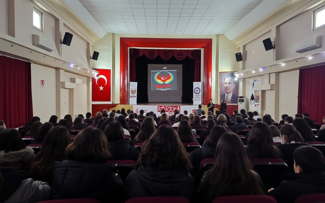 Gelibolu’da “Gençlik ve Güvenli Gelecek” Semineri Verildi
