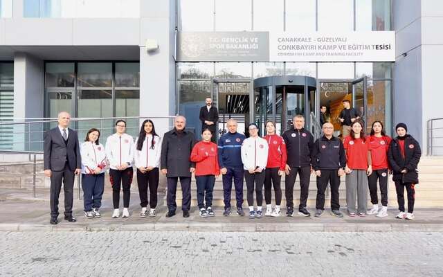 U19 Genç Kadın Boks Milli Takımı’na Moral Ziyareti