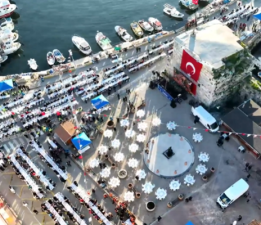 Gelibolu’da Kurulan “Gönül Sofrası”na Binlerce Kişi Katıldı