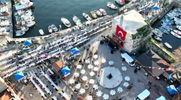 Gelibolu’da Kurulan “Gönül Sofrası”na Binlerce Kişi Katıldı