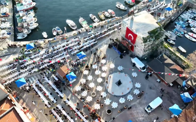 Gelibolu’da Kurulan “Gönül Sofrası”na Binlerce Kişi Katıldı