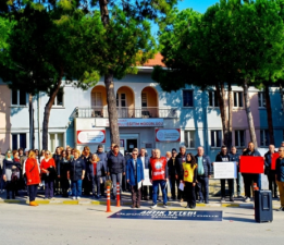 Gelibolu’da Eğitimcilerden Ortak Tepki: “Öğretmene Şiddete Son”