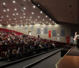 ÇOMÜ’de “Firavunla Yüz Yüze” Sahnelendi