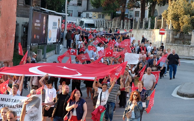 Gelibolu Tek Ses Oldu: “Cumhuriyet ve Demokrasi” İçin Tarihi Yürüyüş!