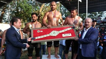 Çardak Er Meydanı’nda Altın Kemer Feyzullah Aktürk’ün