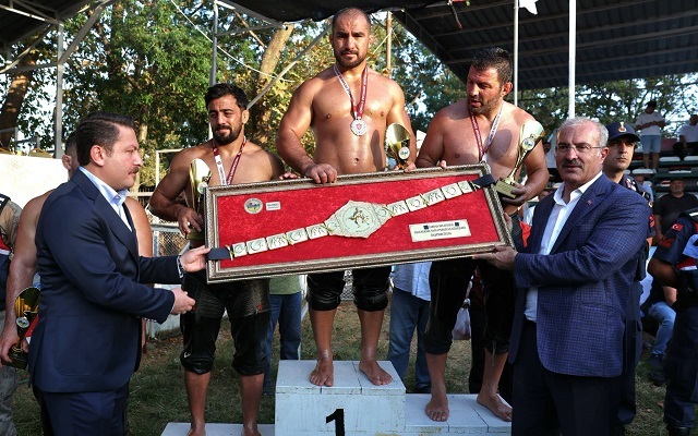 Çardak Er Meydanı’nda Altın Kemer Feyzullah Aktürk’ün