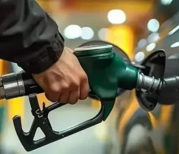 Akaryakıt fiyatları güncellendi: Motorinde indirim