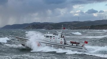 Çanakkale Açıklarında 14 Düzensiz Göçmen Kurtarıldı